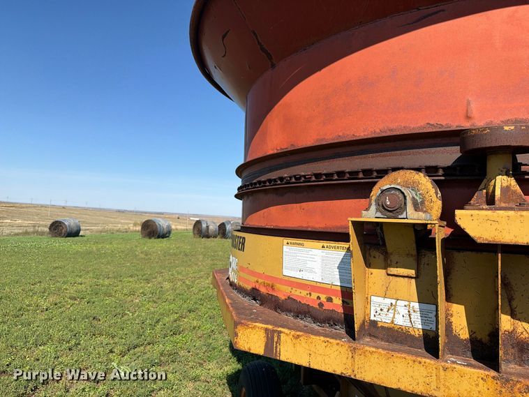 image for item EI7795 Haybuster H-1100 bale processor