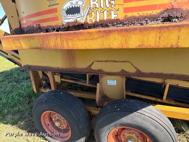 image for item EI7795 Haybuster H-1100 bale processor