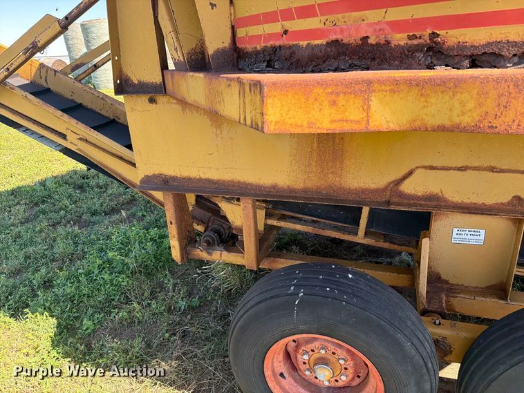 image for item EI7795 Haybuster H-1100 bale processor