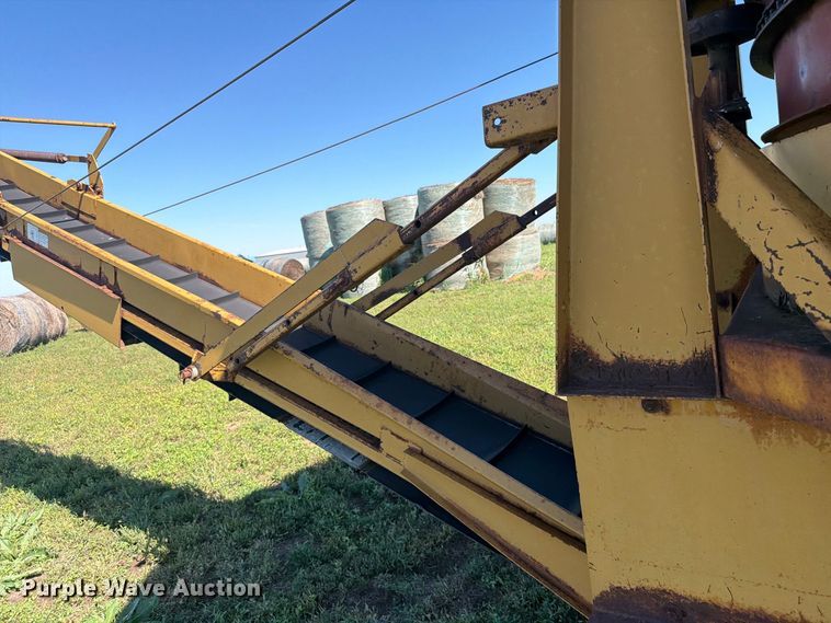 image for item EI7795 Haybuster H-1100 bale processor