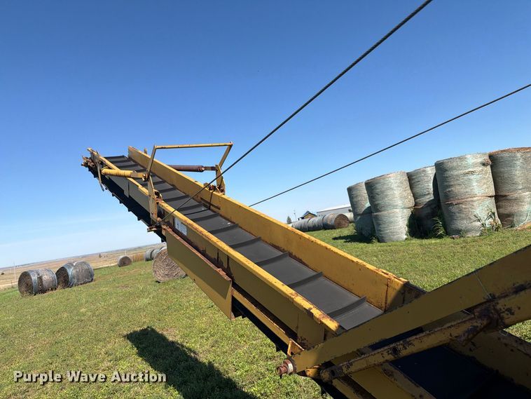 image for item EI7795 Haybuster H-1100 bale processor