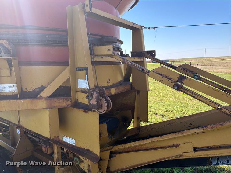 image for item EI7795 Haybuster H-1100 bale processor