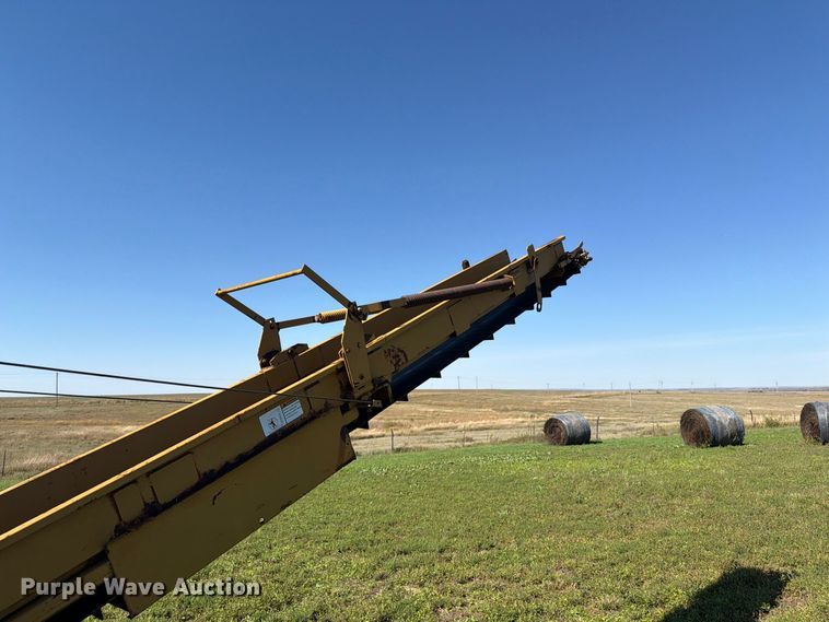 image for item EI7795 Haybuster H-1100 bale processor