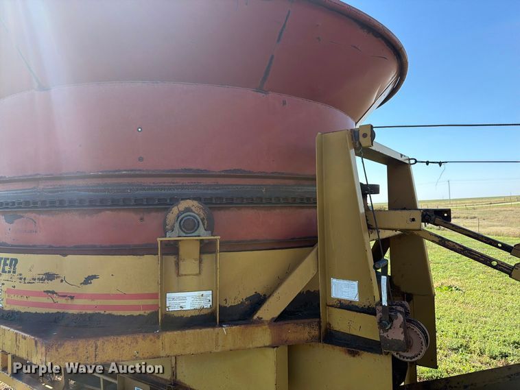image for item EI7795 Haybuster H-1100 bale processor