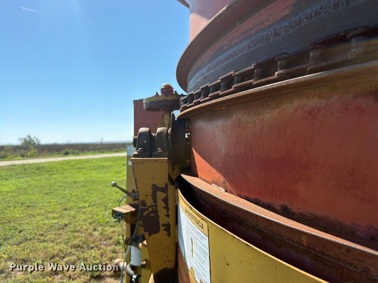 image for item EI7795 Haybuster H-1100 bale processor