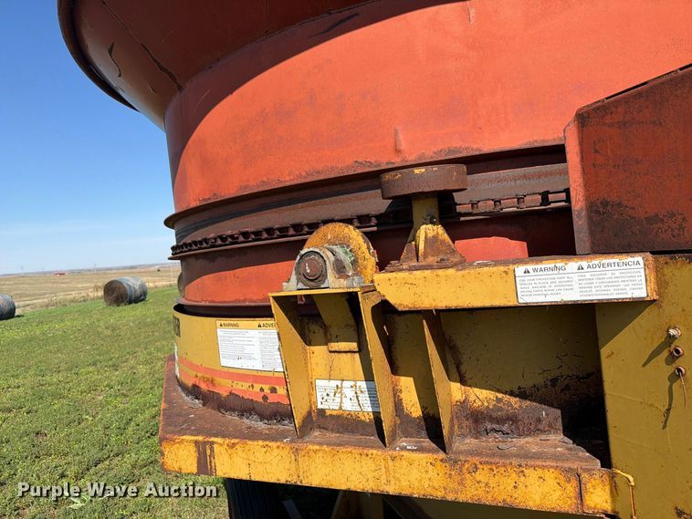 image for item EI7795 Haybuster H-1100 bale processor