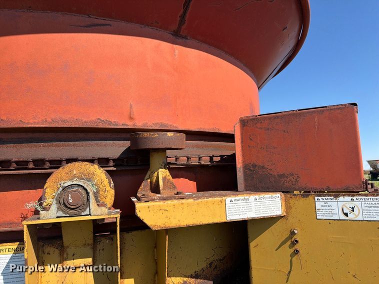 image for item EI7795 Haybuster H-1100 bale processor