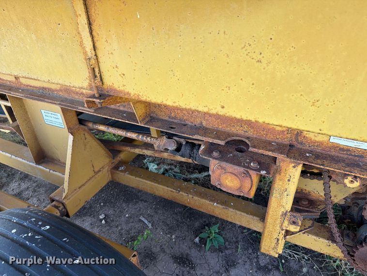 image for item EI7795 Haybuster H-1100 bale processor