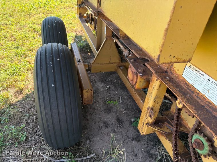 image for item EI7795 Haybuster H-1100 bale processor