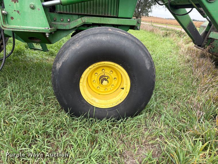image for item EI7798 1985 John Deere 4450 tractor