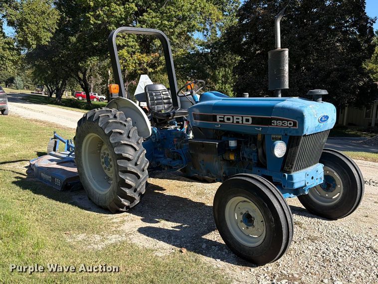 image for item EL0995 1993 Ford 3930 tractor