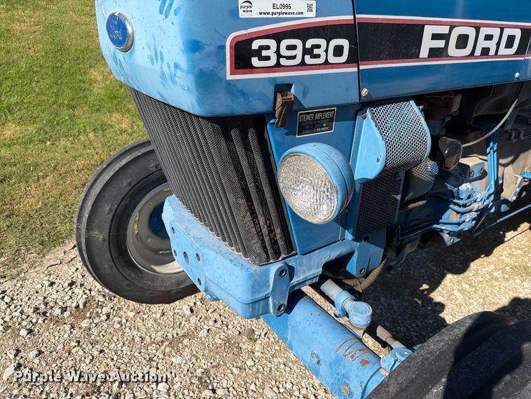 image for item EL0995 1993 Ford 3930 tractor