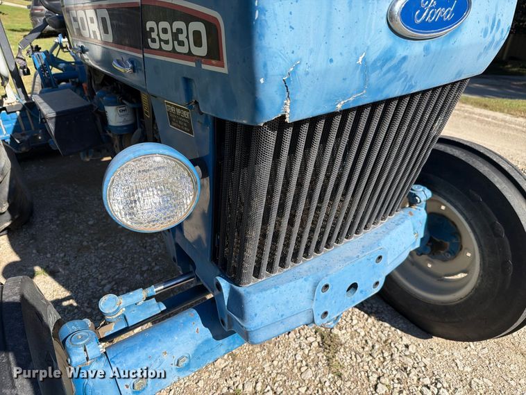 image for item EL0995 1993 Ford 3930 tractor