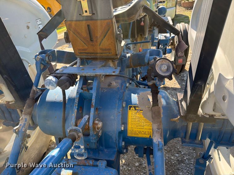image for item EL0995 1993 Ford 3930 tractor
