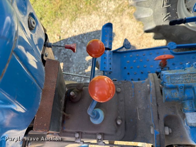 image for item EL0995 1993 Ford 3930 tractor