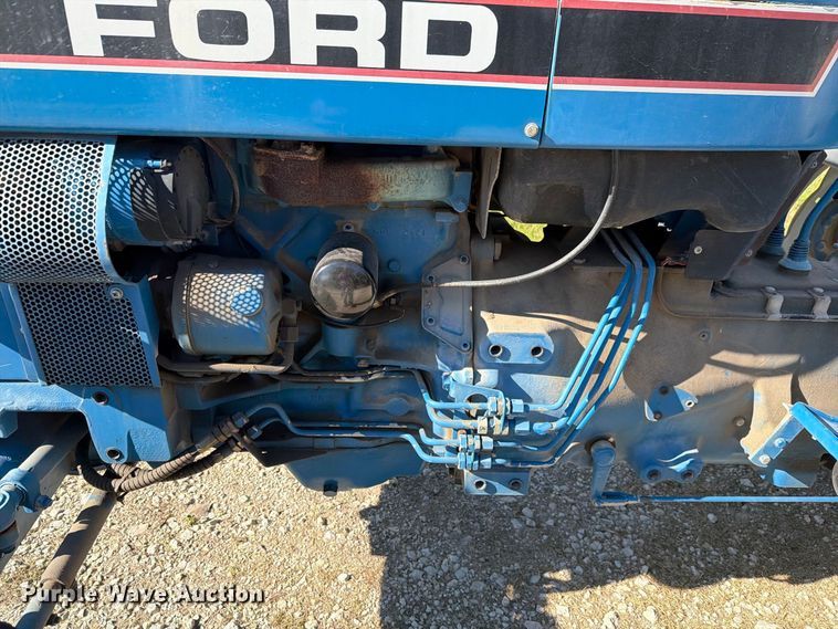 image for item EL0995 1993 Ford 3930 tractor
