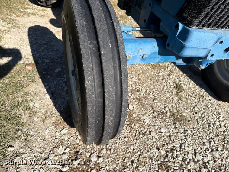image for item EL0995 1993 Ford 3930 tractor