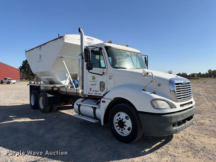 image for item ER3474 2004 Freightliner Columbia 120 fertilizer tender truck