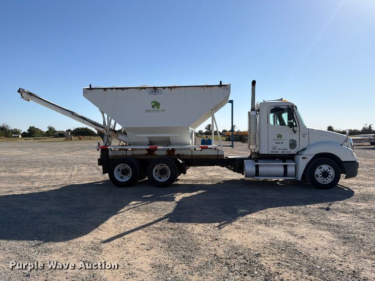 image for item ER3474 2004 Freightliner Columbia 120 fertilizer tender truck