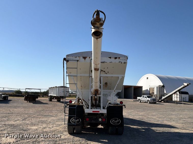 image for item ER3474 2004 Freightliner Columbia 120 fertilizer tender truck