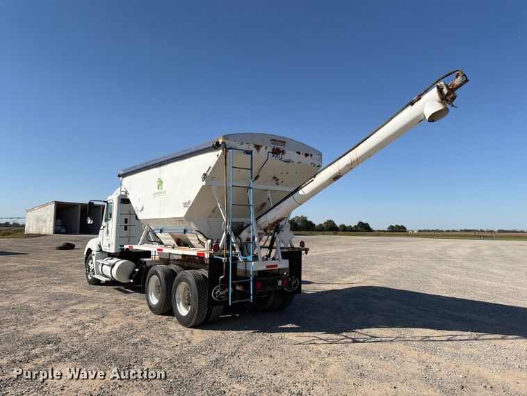 image for item ER3474 2004 Freightliner Columbia 120 fertilizer tender truck