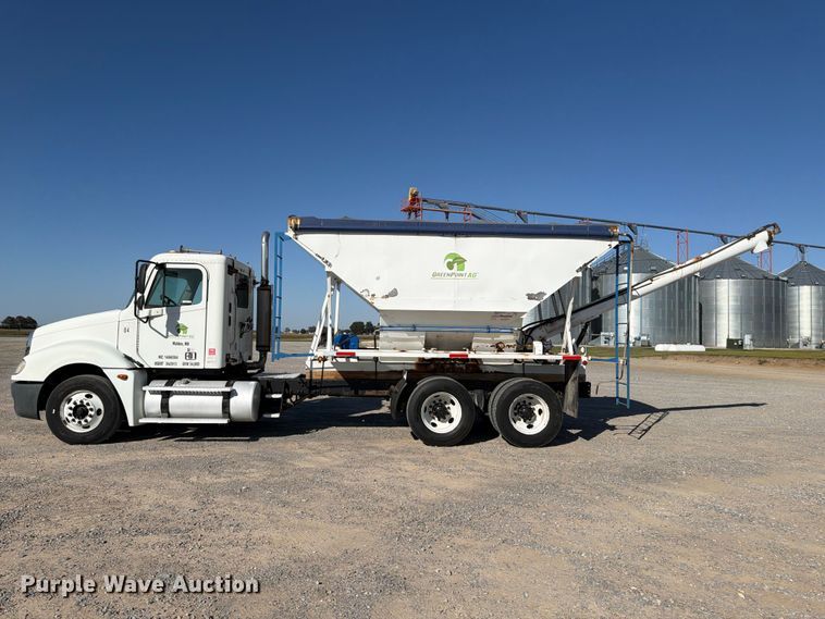 image for item ER3474 2004 Freightliner Columbia 120 fertilizer tender truck