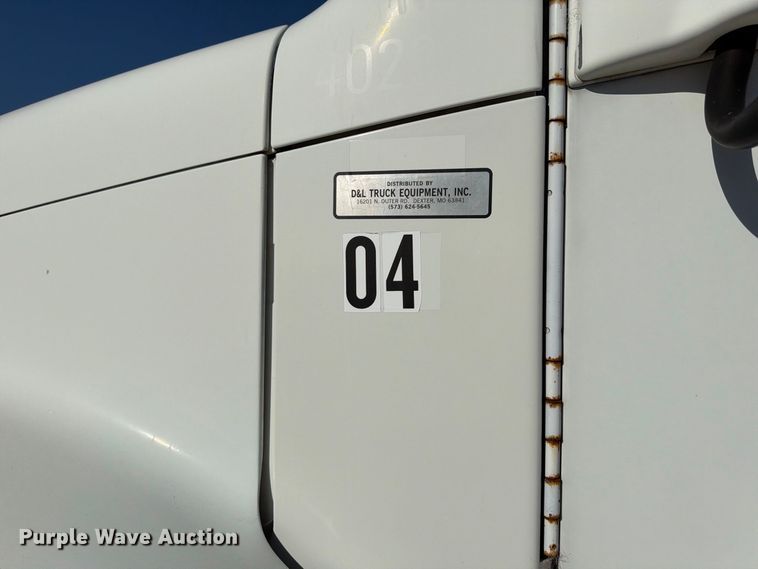 image for item ER3474 2004 Freightliner Columbia 120 fertilizer tender truck