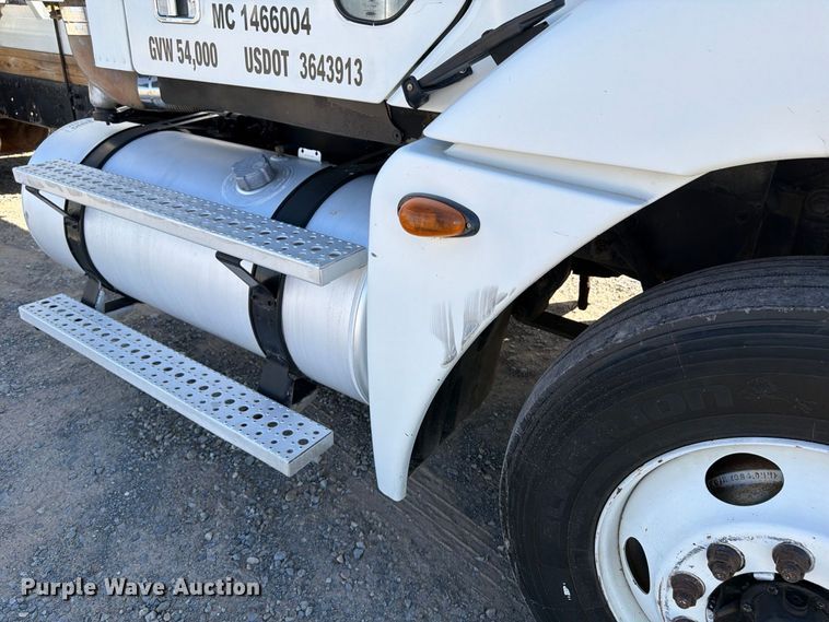 image for item ER3474 2004 Freightliner Columbia 120 fertilizer tender truck
