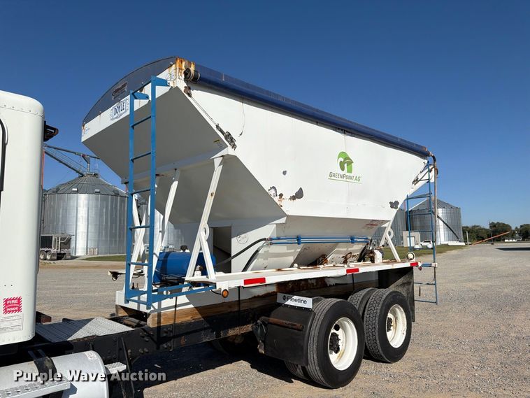 image for item ER3474 2004 Freightliner Columbia 120 fertilizer tender truck