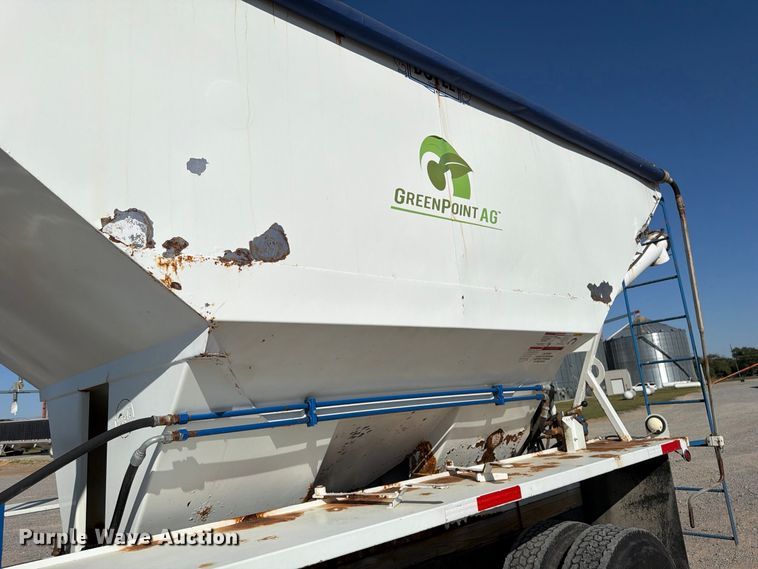image for item ER3474 2004 Freightliner Columbia 120 fertilizer tender truck