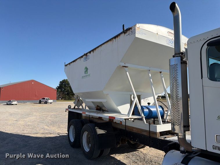 image for item ER3474 2004 Freightliner Columbia 120 fertilizer tender truck