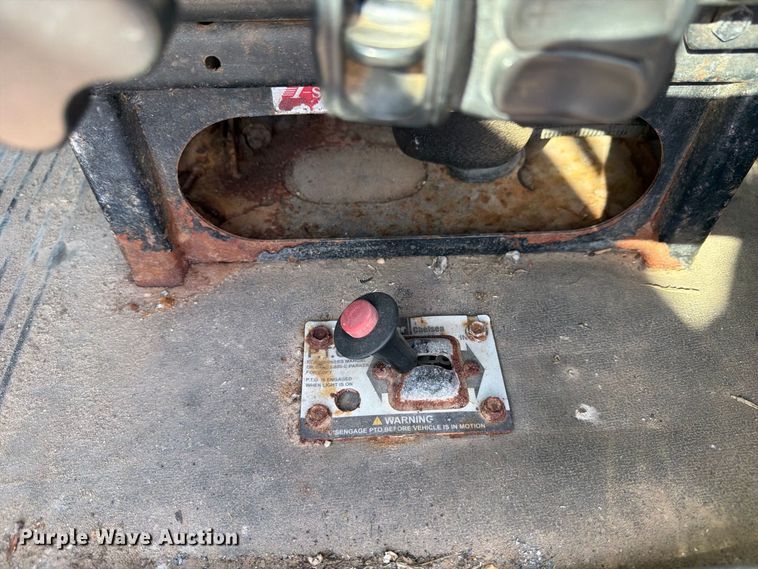 image for item ER3474 2004 Freightliner Columbia 120 fertilizer tender truck