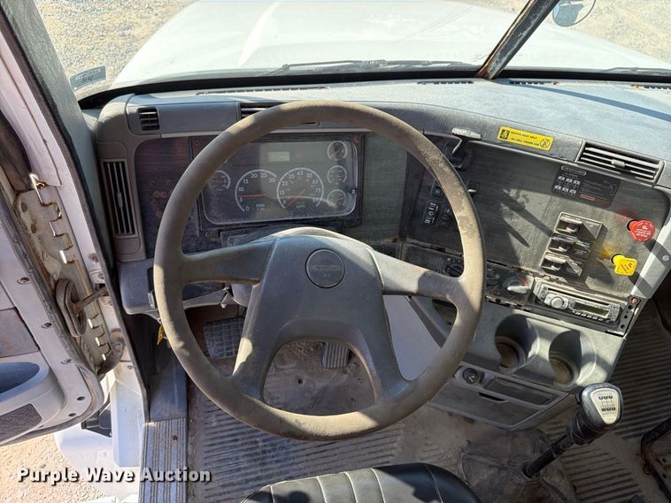 image for item ER3474 2004 Freightliner Columbia 120 fertilizer tender truck