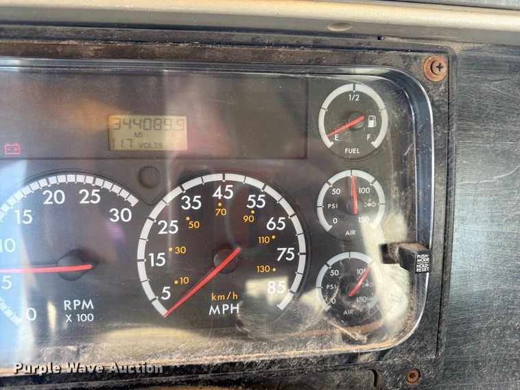 image for item ER3474 2004 Freightliner Columbia 120 fertilizer tender truck