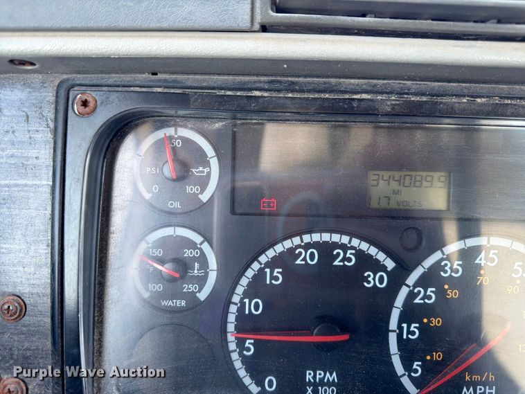 image for item ER3474 2004 Freightliner Columbia 120 fertilizer tender truck