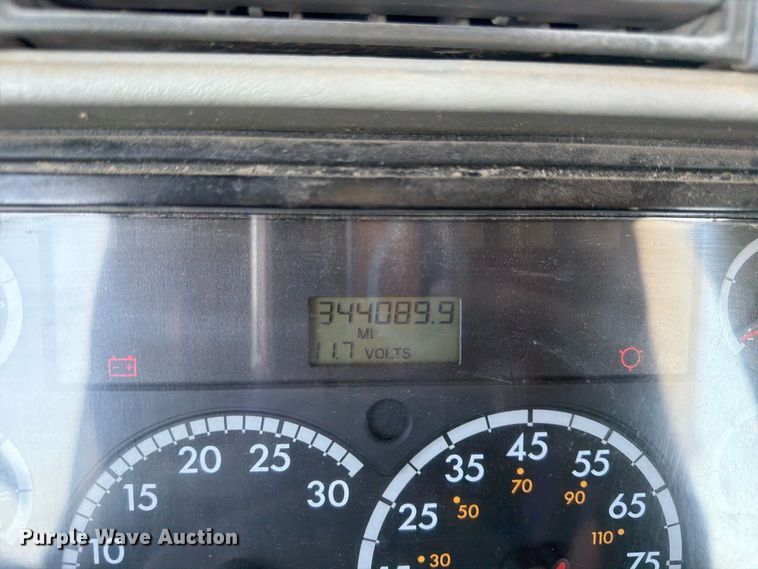 image for item ER3474 2004 Freightliner Columbia 120 fertilizer tender truck