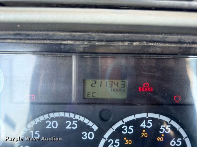 image for item ER3474 2004 Freightliner Columbia 120 fertilizer tender truck