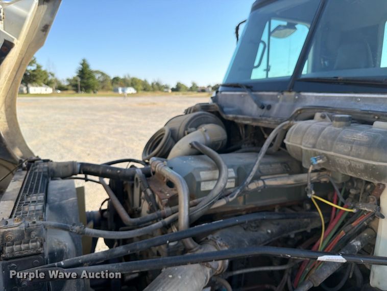 image for item ER3474 2004 Freightliner Columbia 120 fertilizer tender truck