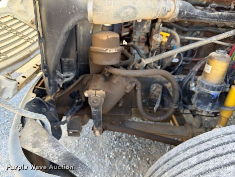 image for item ER3474 2004 Freightliner Columbia 120 fertilizer tender truck