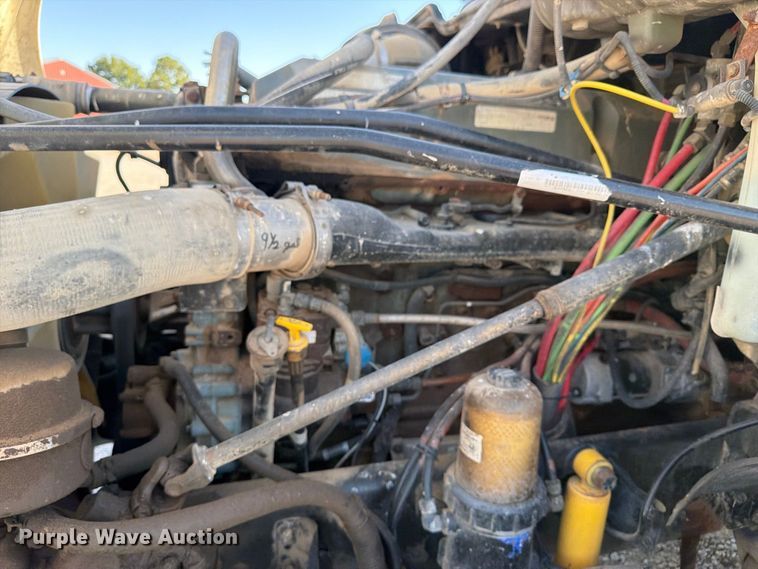 image for item ER3474 2004 Freightliner Columbia 120 fertilizer tender truck