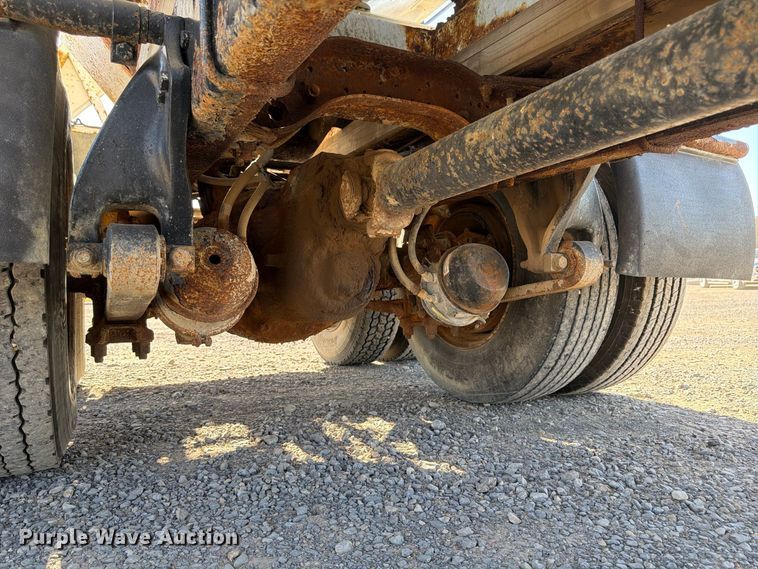 image for item ER3474 2004 Freightliner Columbia 120 fertilizer tender truck