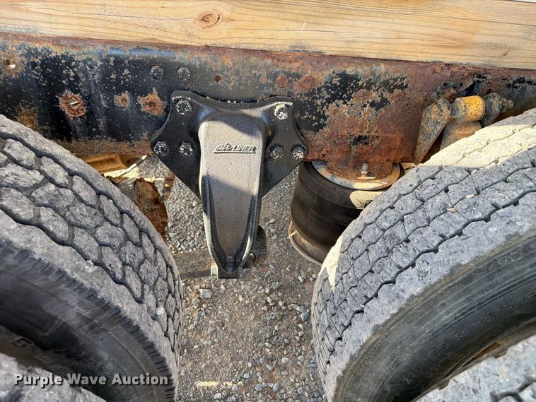 image for item ER3474 2004 Freightliner Columbia 120 fertilizer tender truck