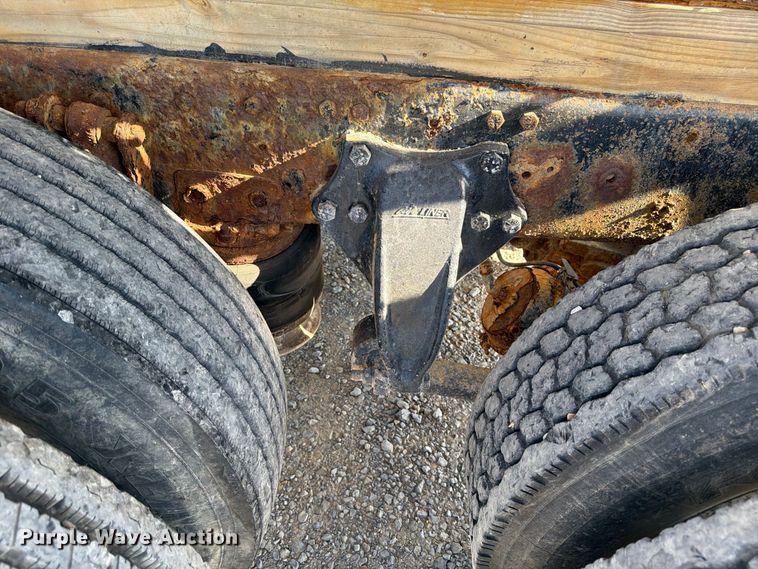 image for item ER3474 2004 Freightliner Columbia 120 fertilizer tender truck