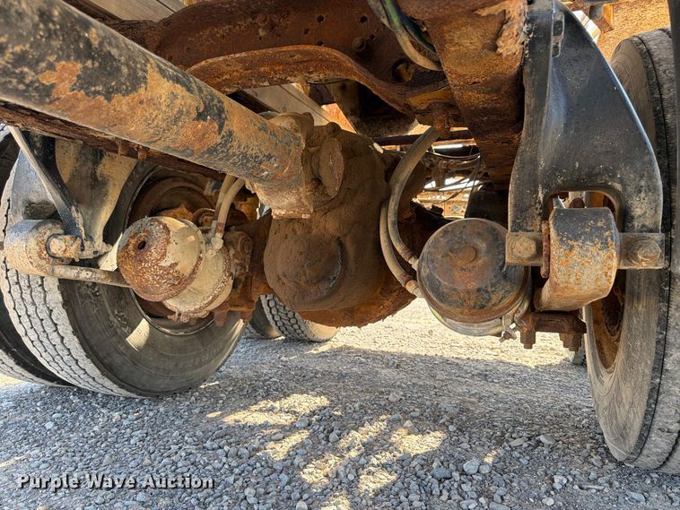 image for item ER3474 2004 Freightliner Columbia 120 fertilizer tender truck