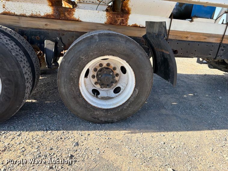 image for item ER3474 2004 Freightliner Columbia 120 fertilizer tender truck