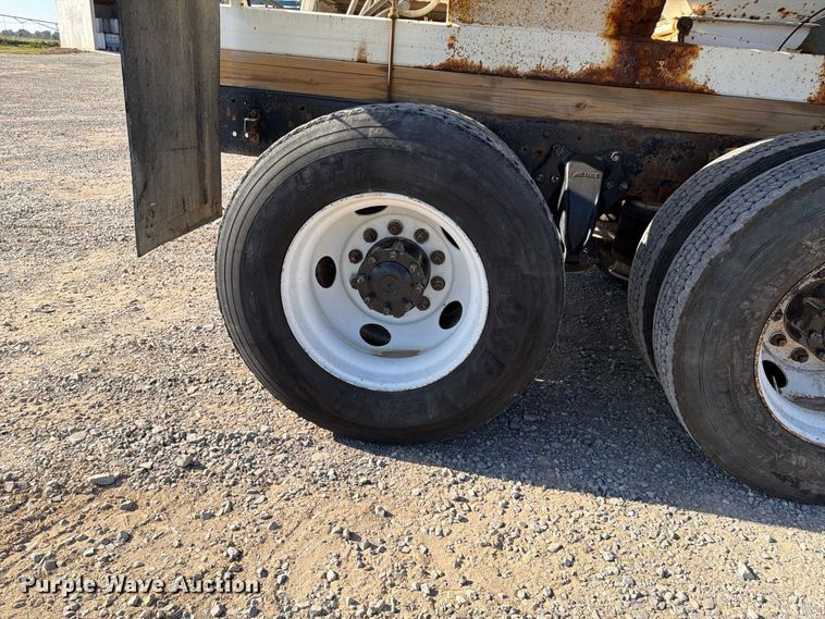 image for item ER3474 2004 Freightliner Columbia 120 fertilizer tender truck