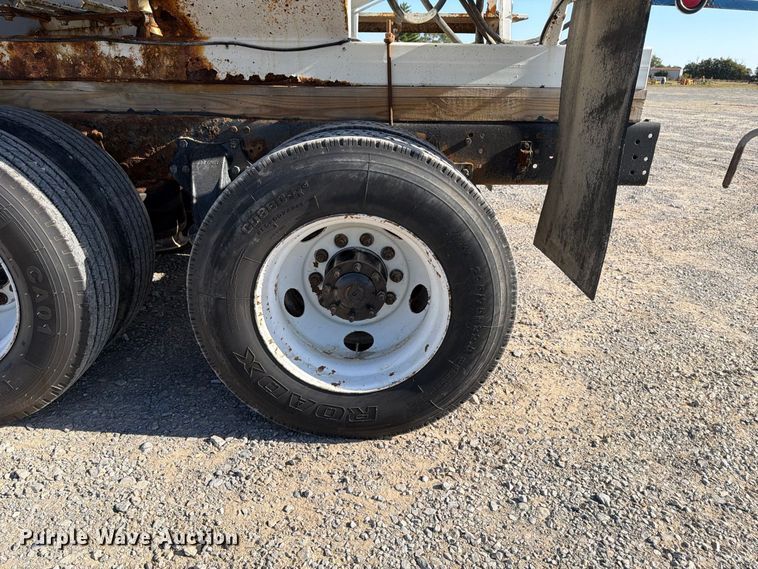 image for item ER3474 2004 Freightliner Columbia 120 fertilizer tender truck