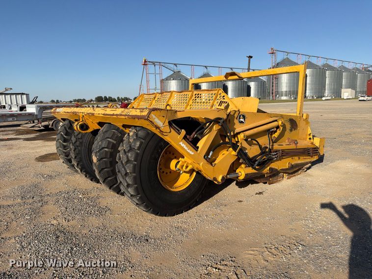 image for item ER3479 2014 John Deere 1812C scraper