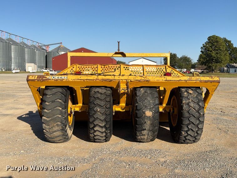 image for item ER3479 2014 John Deere 1812C scraper