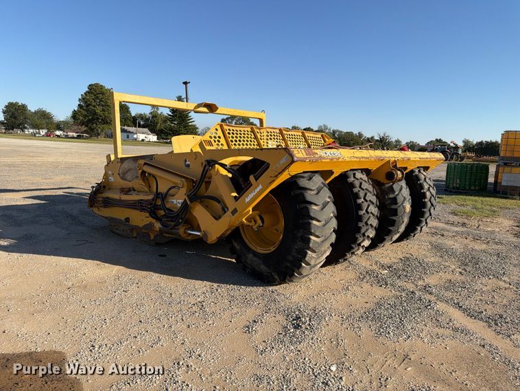image for item ER3479 2014 John Deere 1812C scraper